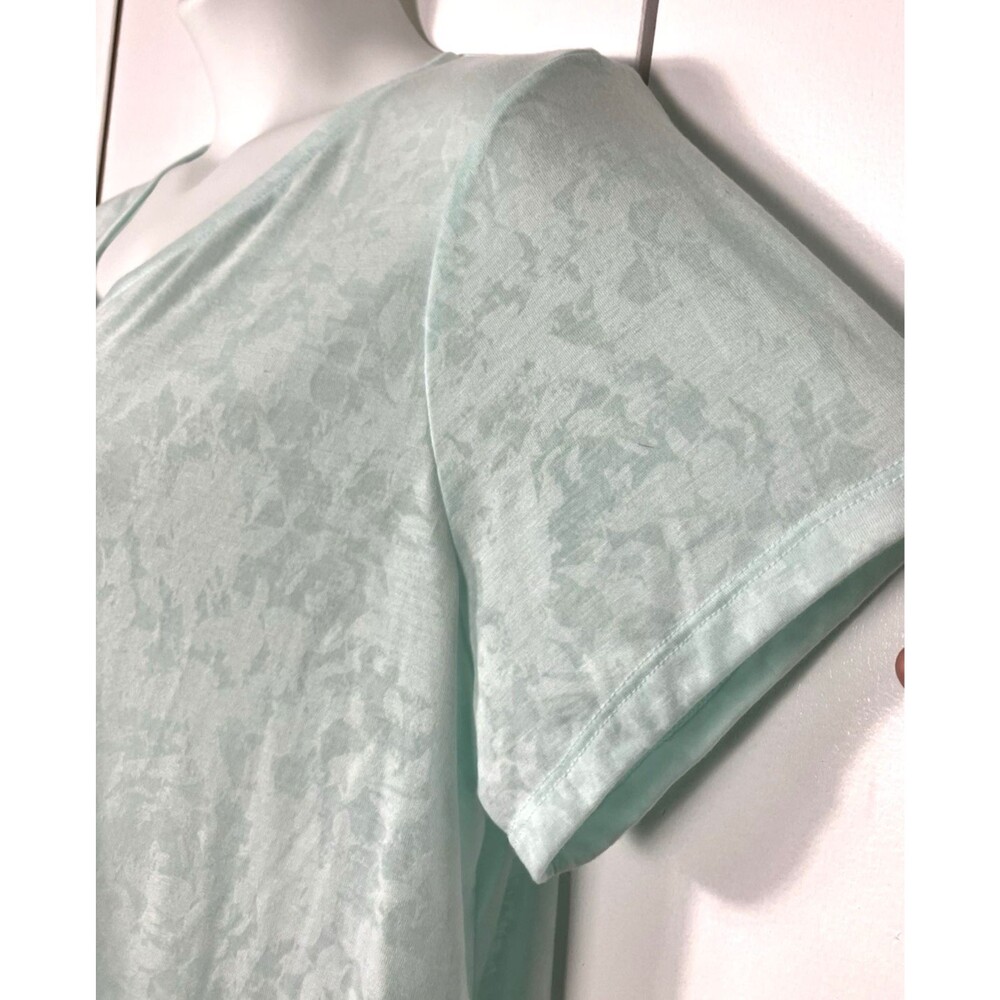 NWOT Tek Gear Essential Gear Women’s Tee Shirt 1X Teal Print Sheer Light Weight - Picture 3 of 4